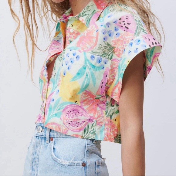 Zara Tops - Zara Cropped Poplin Top Collared Tropical Fruit Print XS